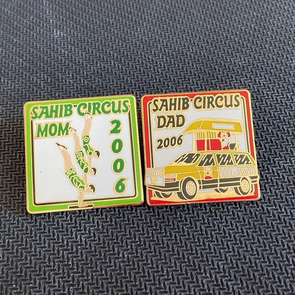 Sahib Shrine Circus Mom and Dad Pin 2006 Collectors Pins with Backs Great Cond - Picture 1 of 7